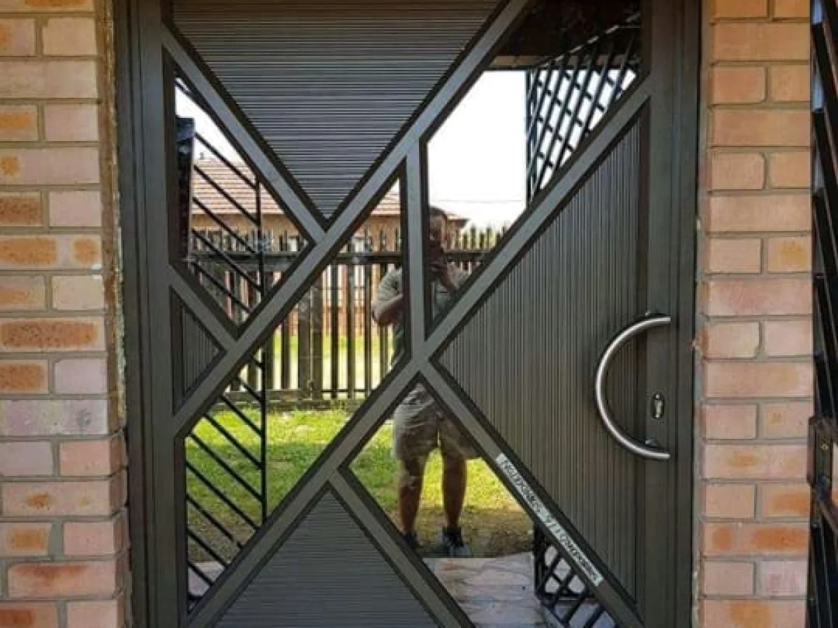 Dining door
