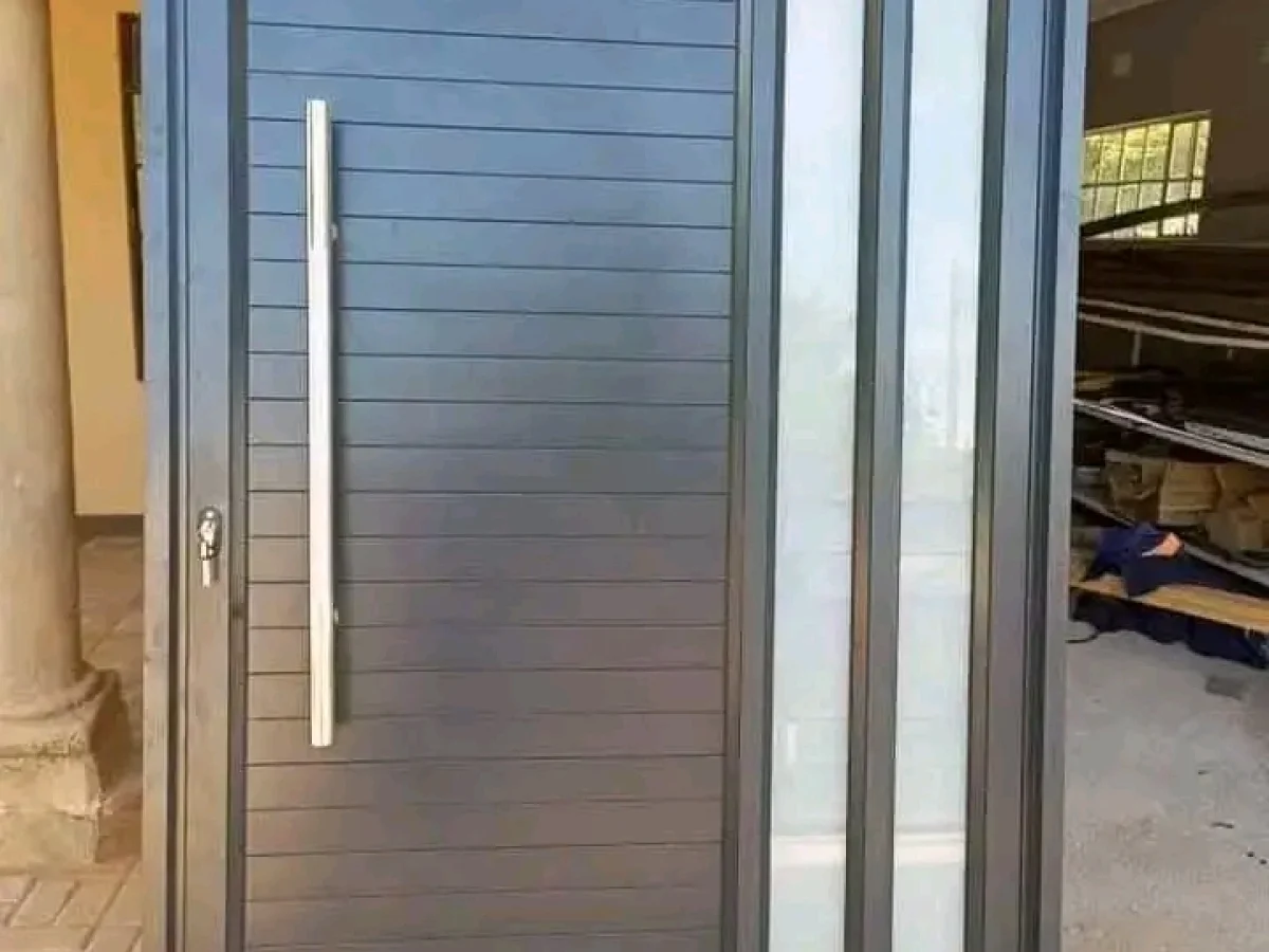 Pivot door